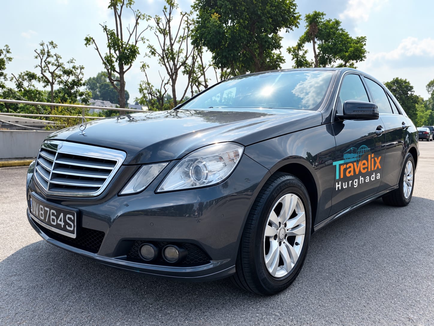Mercedes-Benz E-Class VIP Limousine - Travelix Hurghada Flughafentransfer